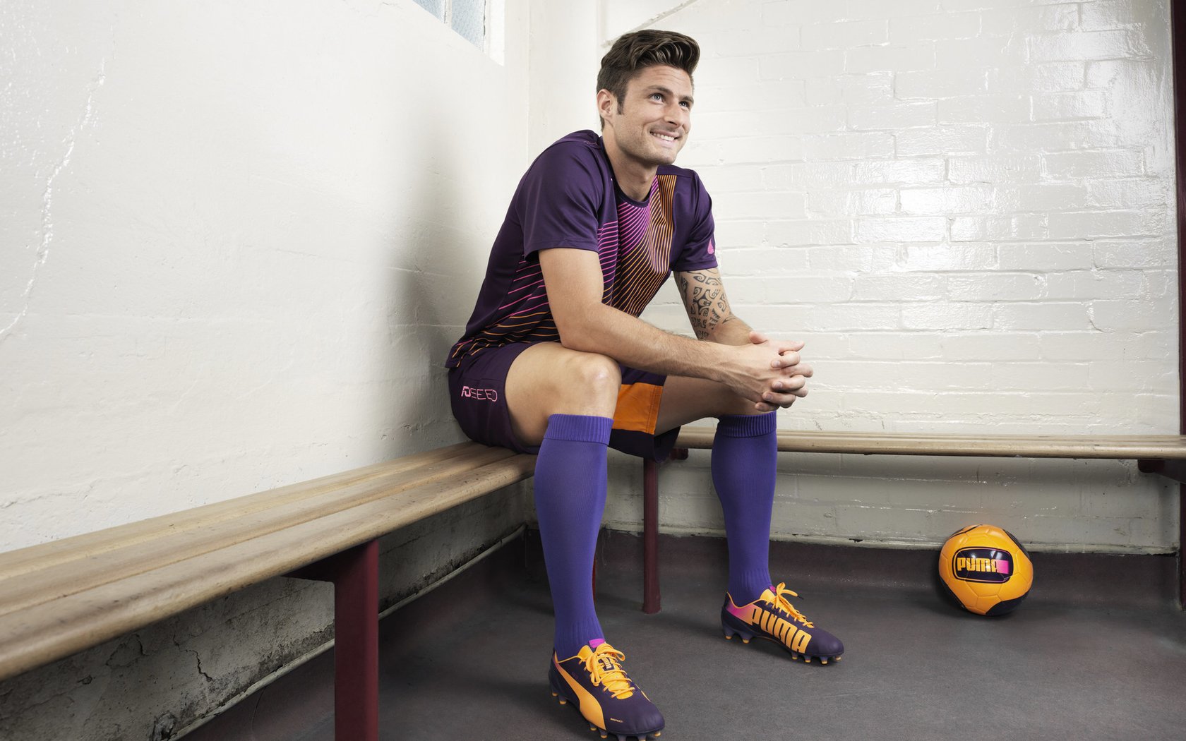 starsky sports直播-法甲精彩纷呈，比分2-1，比赛中精彩远射，控球时间55%，传球成功率82%