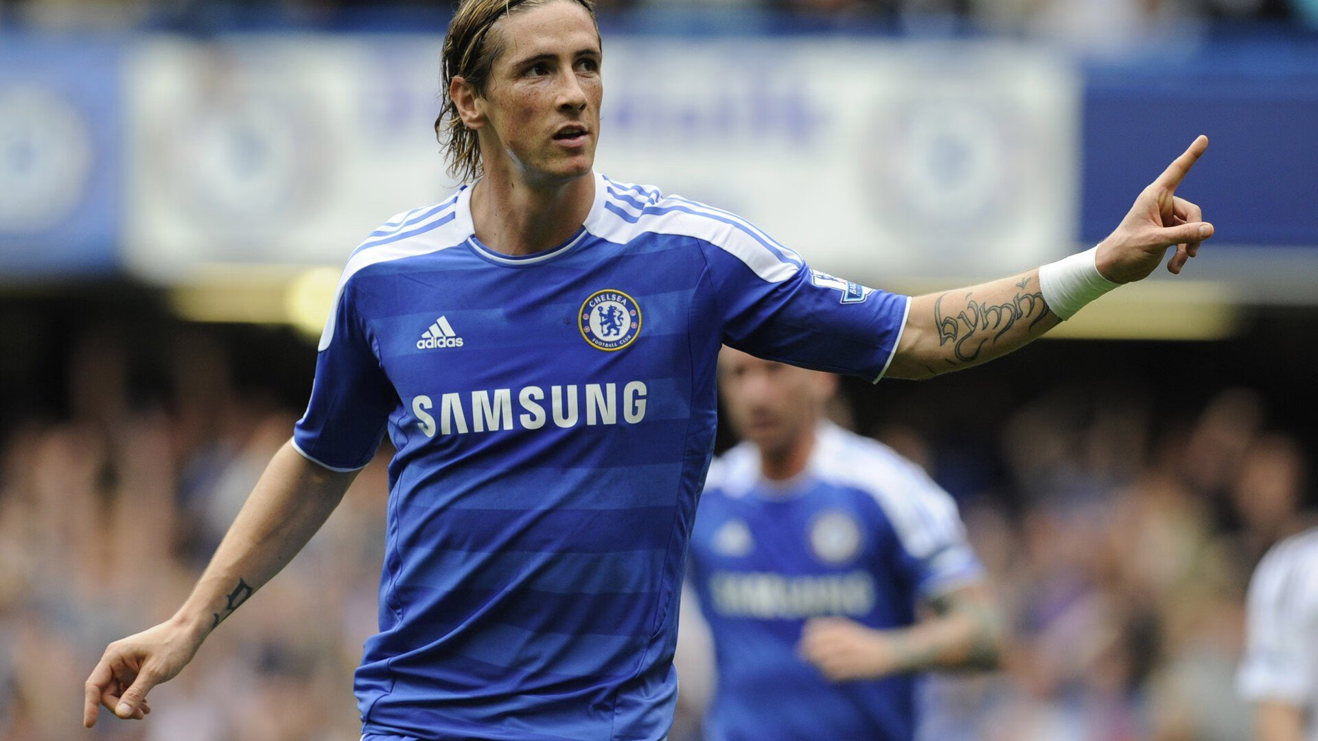 麦克沃伊触壁瞬间领先半身优势,麦克沃伊女友